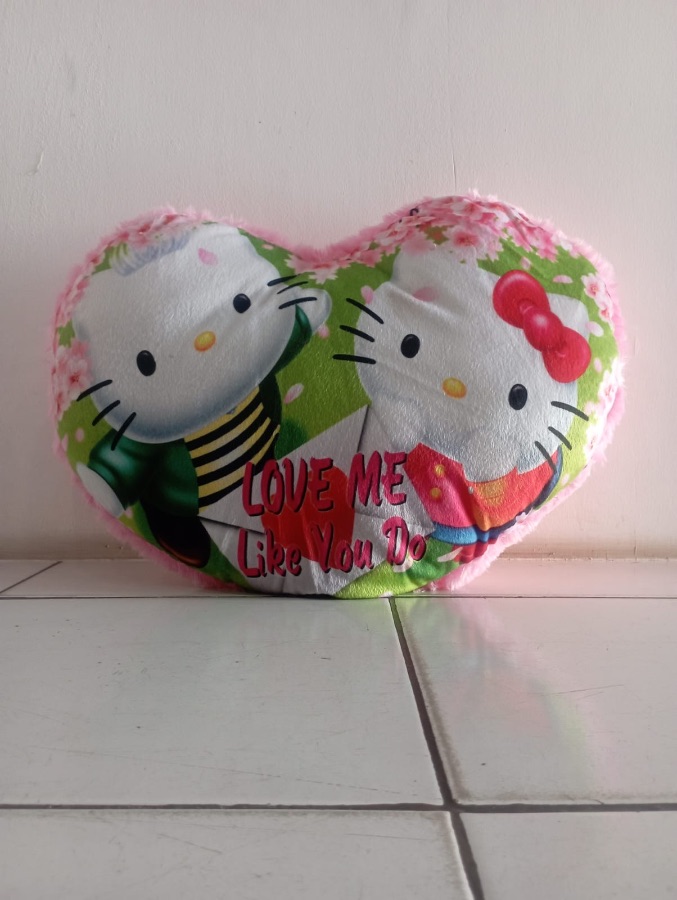 0768 Bantal Love KRK (45cm)