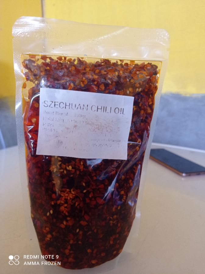 Momoyo Chilli Oil Szechuan 300gr