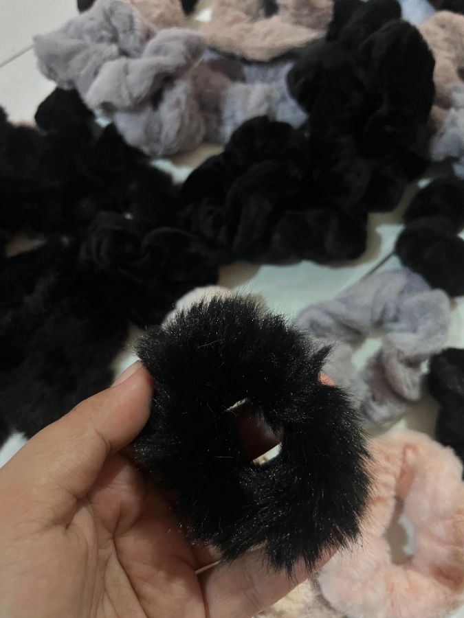 Ikat rambut bulu